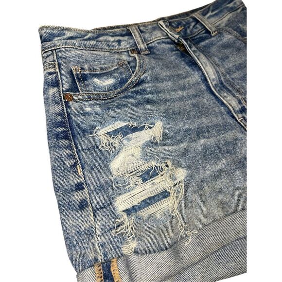 American Eagle Women’s 6 Stretch Mom Jean Shorts Distressed Denim Rolled Hem - Picture 3 of 8
